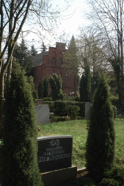 auf dem Friedhof