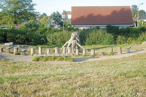 Spielplatz im Hafen in Rerik am Abend