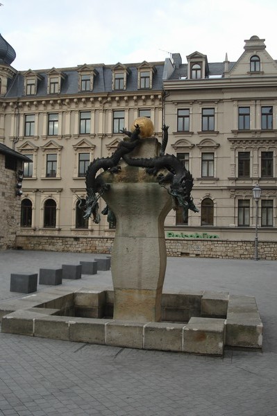 Brunnen vor der Marktkirche in Halle 5.12.08